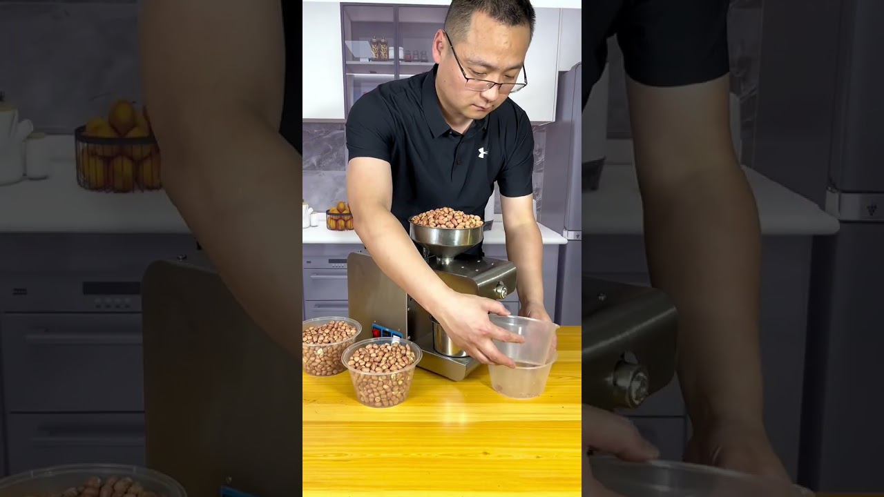 How many kilograms of peanuts can produce one kilogram of peanut oil? Household oil press #7