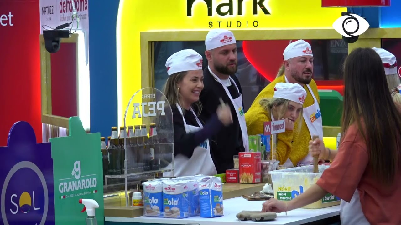 Banorët shkruajnë emrat në ballokume