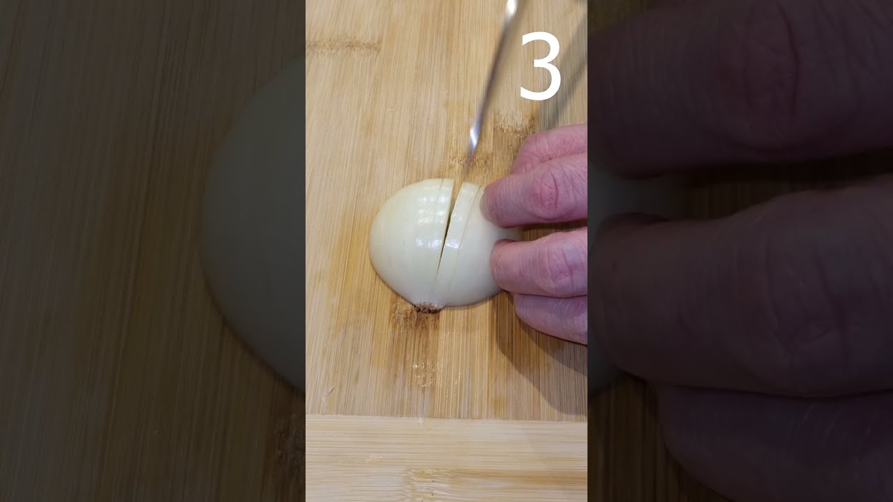 Podstawowe umiejętności kulinarne #2 - Krojenie cebuli w kostkę
