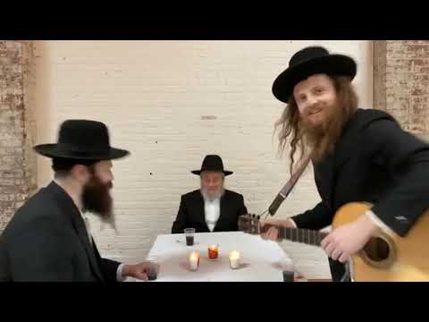 Rav Pinson in an intimate Chassidic gathering with the Zusha Band