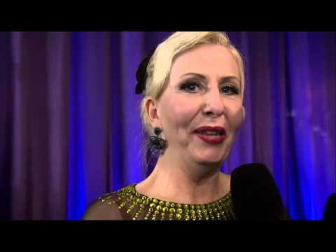 Daniel hjälper Pia med en kontaktannons - Let’s Dance (TV4)