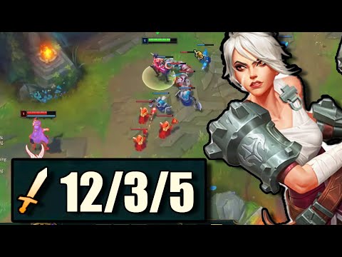 Rank 1 Riven wins mid lane so hard the enemy can't walk up