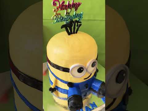 Just take a look of my very own creation #minion …first time gumawa ng ganitong cake