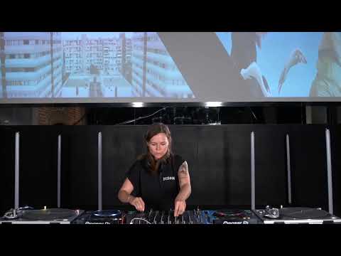 BassFilez - Corona Session - Feat Miss Skoeld
