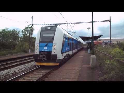 Odjezd vlaku Os 6823 (ČD 440.005) po levé koleji - Jirkov zastávka, 17. 5. 2013