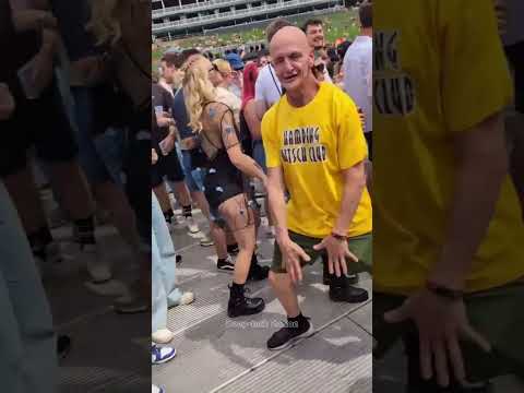 The Legend Bounce by the Ounce caught dancing at Tomorrowland