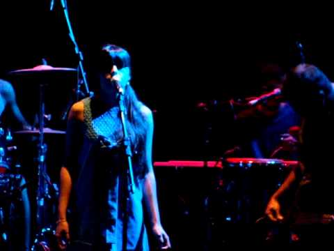 Afrobombas - Estou distante de tudo