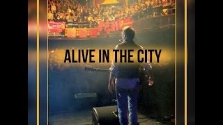 Kevin Costner &amp; Modern West &quot; Alive In The City &quot;