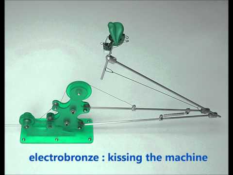 Electrobronze : Kissing the Machine