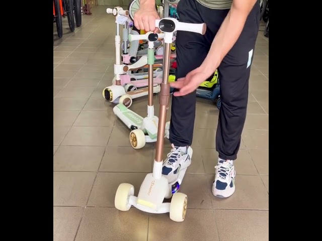 Дитячий триколісний самокат GOLD музика, підсвітка, фара Біло-рожевий