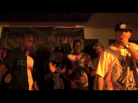 Ant Lizzy vs Smiledini