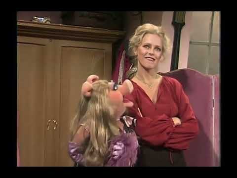 The Muppet Show - 324: Cheryl Ladd - Backstage #3/“I Enjoy Being a Girl” (1979)