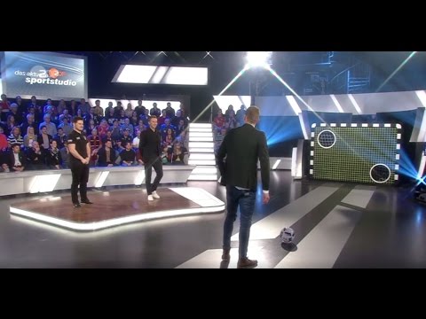 Torwandschießen: Balaban gegen Hrádecký | das aktuelle sportstudio