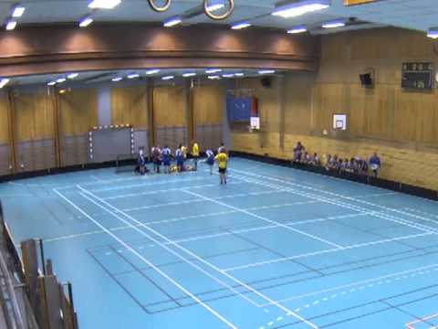 Simon Dahqvist blir skadad i matchen mot Clemens