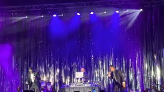 “Stingy” live at Block Con 2023 Jordan Knight and Donnie Wahlberg