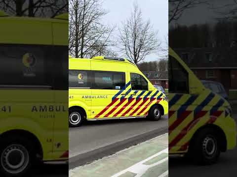 Ambulance 02-141 met spoed van & afhijsing Leeuwarden