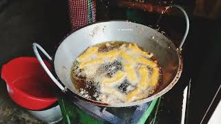 বেগুনি বানানোর রেসিপি মচমচে করে ভেজে নিন Bangladesh street food #food #trending #viralvideo