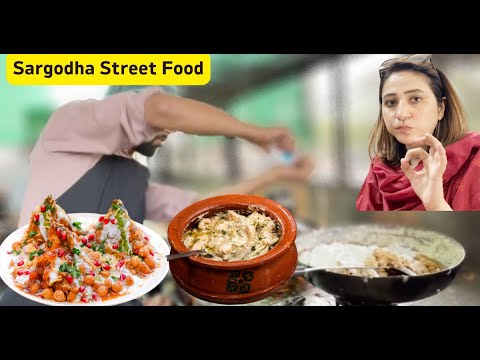 Pakistani Street Food In Sargodha || Samosa Chaat, Ice Cream Fruit Chaat & White Chicken Handi