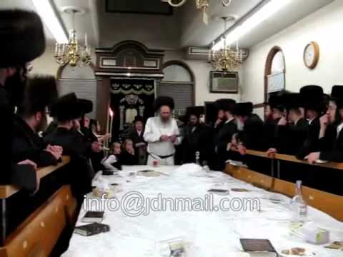 Kaliv Ny Rebbe Making Havdalah pesach 5772