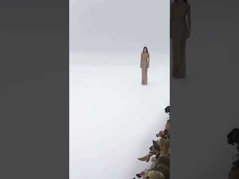 AFRICA GARCIA WALKING FOR FENDI 2022🤍✨#shorts #fendi #2022