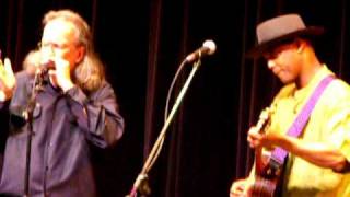 Eric Bibb  Walkin&#39; Blues Again.avi