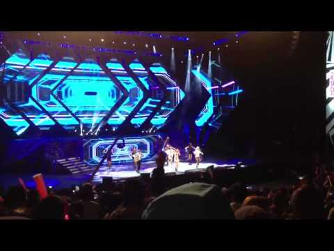 2ne1 at SBS KPOP SUPER CONCERT AMERICA