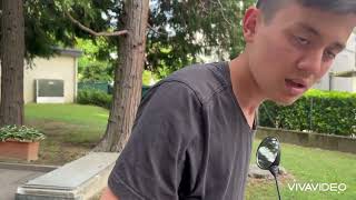 Alberto và bạn thân Julien tập xe máy