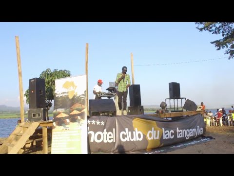 Rhome Nabii - Live Performance At Dogodogo Beach