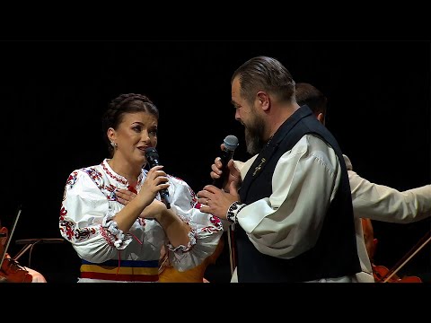 Lavinia Goste & Ionut Fulea - Cate frunze is in nuc (Live AUTENTIC ROMANESC la BT Arena Cluj)