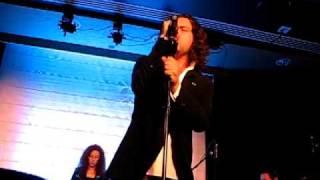 Constantine Maroulis sings Fading Into You
