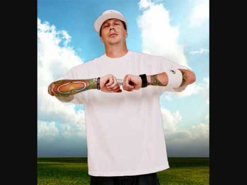 Johnny Richter - Stand Up (ft. Big B)