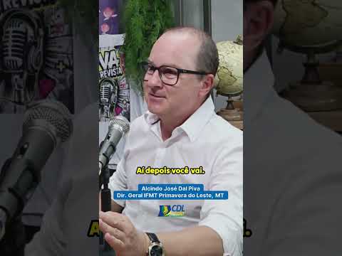 Três décadas na frente da lousa! A emoção de quem fez a diferença por tanto tempo. 🎉