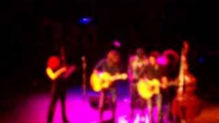 Tyler Hilton singing "California