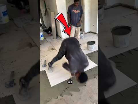 YouTube · erwinst — Awalnya kayak kerjaan biasa, tapi liat deh, ada yang menarik dari cara dia pasang keramik ini! 🔨✨