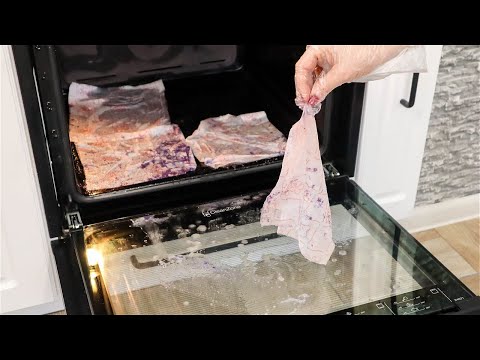 Clean the oven in a few minutes without much effort and without scrubbing