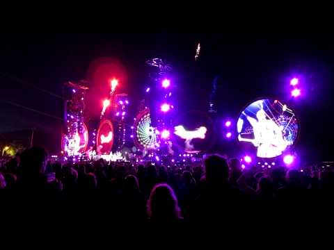 Coldplay Mylo Xyloto Tour Intro - Hurts Like Heaven (live) - Malieveld The Hague, 6 september 2012