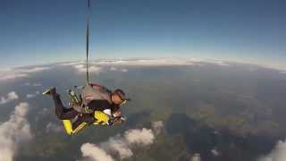 preview picture of video 'Saut en parachute tandem Dominique 15/06/2014 à Spa (Skydive Spa)'