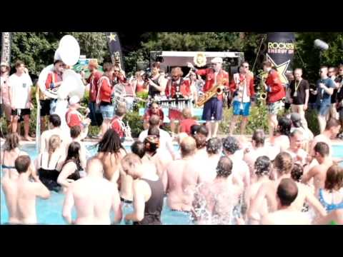 Meute mit Remmidemmi im Schwimmbad beim Trebur Open Air 2016