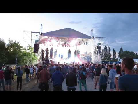 Modestep - Sunlight hurts my eyes (remix) with Batman in the crowd live @ FEZEN 2016, Székesfehérvár
