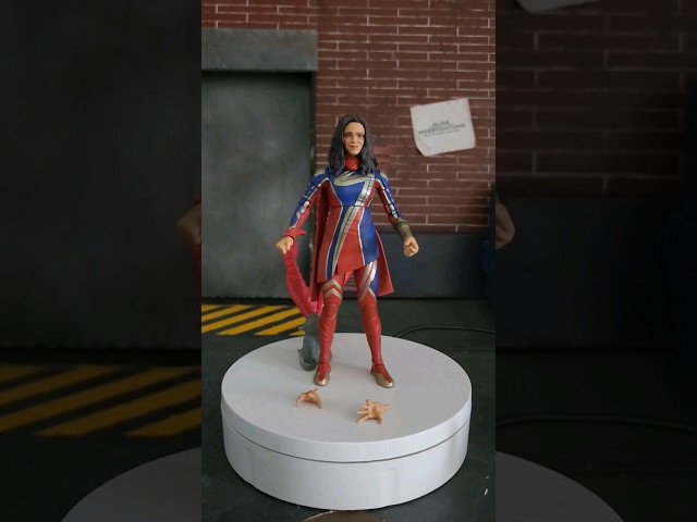 Vídeo relacionado con Marvel Legends Series - Figura de Ms. Marvel de 15 cm - Película Capitana Marvel 2 -