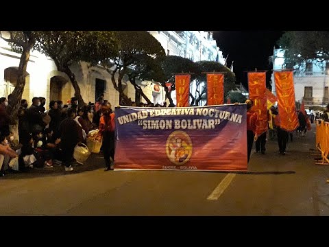 Desfile  nocturno  por la independencia de Bolivia que cumple 197 años realizado en Sucre.