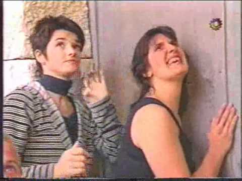 Fort Boyard - OSVALDO LAPORT - levanta una flaca sobre sus hombros!!