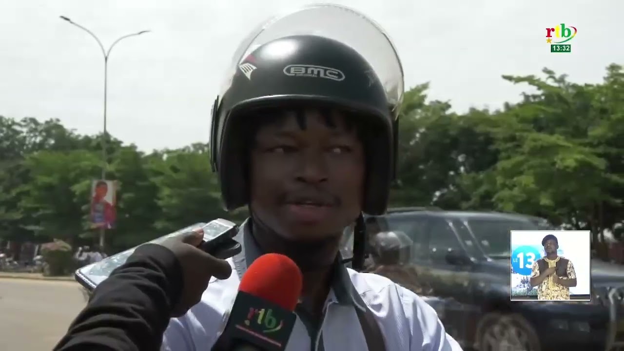 Sécurité routière à Ouagadougou : le casque rentre dans le quotidien des motocyclistes
