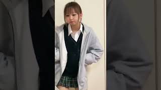 【パーカー女子】君のInstagram気になる！?パーカーの下は制服姿です！- ̗̀꒰ঌ?໒꒱ ̖́- #チクタク#ティック曲#tiktokダンス#tiktokかわいい