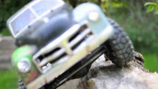 preview picture of video 'Axial SCX10 - Chapter six : CF100 Wood crawl'