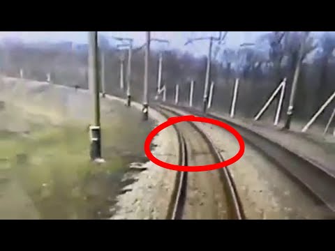 4 moments of the train crash captured on camera!