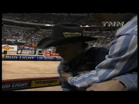 Bobby Capps thrown into chutes - 99 PBR Finals