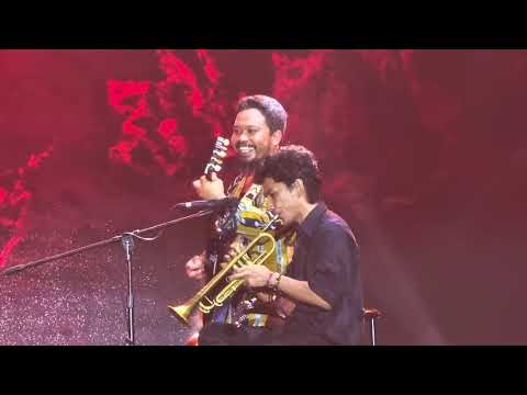 Menuju Senja & Di Atas Meja - Payung Teduh x Pusakata at Synchronize Fest 2022