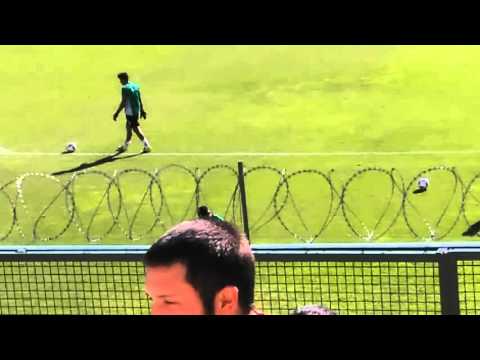 LIMOUSIN (ARQUERO DE FERRO) CALENTANDO ANTES DEL PARTIDO