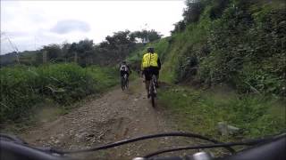 preview picture of video 'TROCHAS MOUNTAIN BIKE PEREIRA - SALIDA 21 DIC'